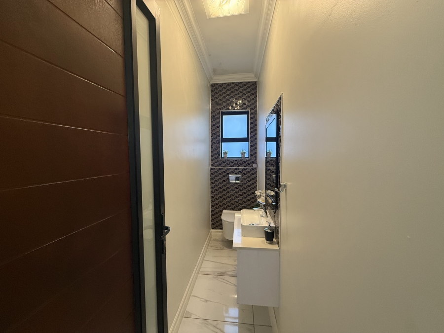 5 Bedroom Property for Sale in The Islands Estates North West